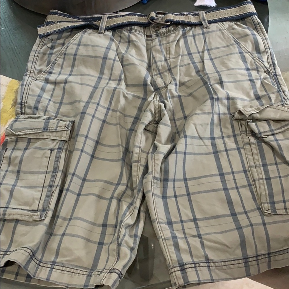 Men’s cargo shorts wore once !